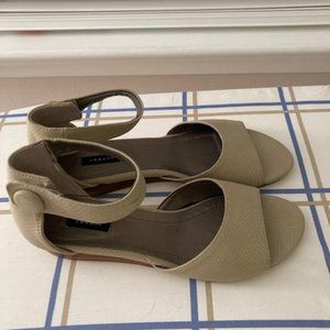 Array Havana Taupe Sandals - 9N. New without box.